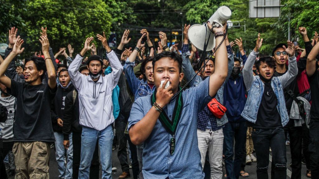 Hundreds arrested as Indonesians protest against new investment bill