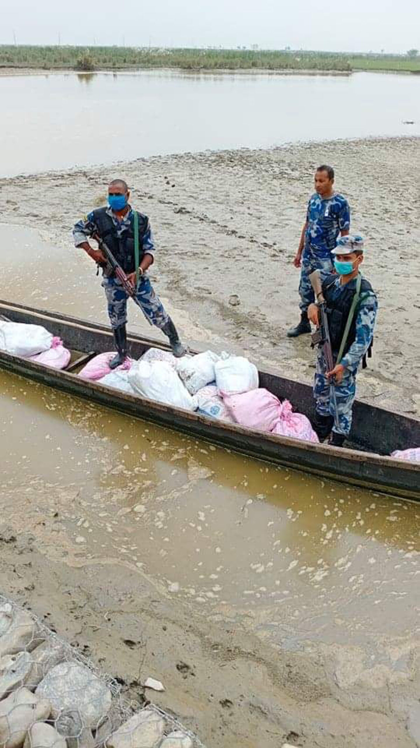 सशस्त्र प्रहरीद्वारा लाखौं मुल्य बाराबरको अवैध मदिरा बरामद