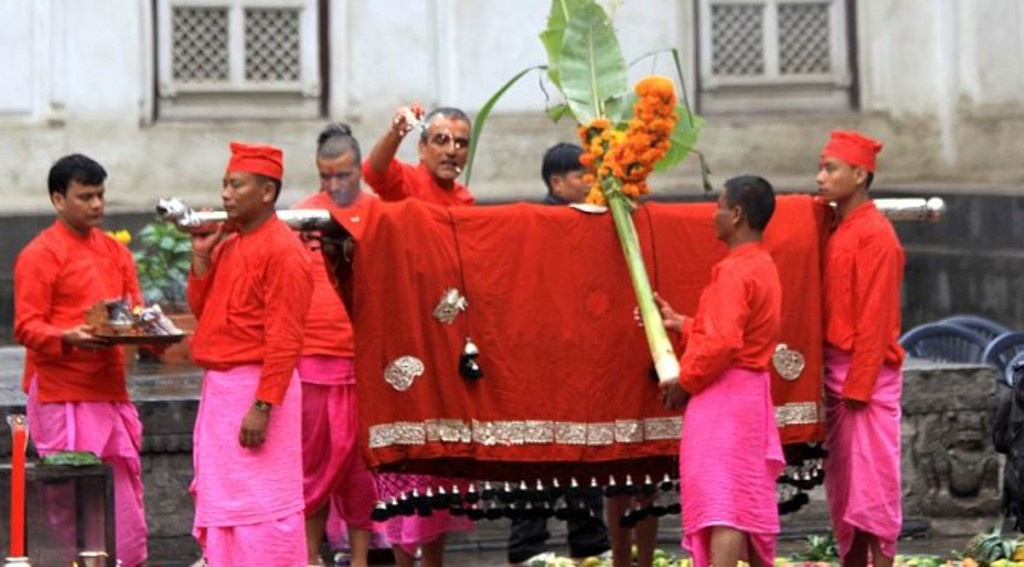 गोरखा दरबारबाट हनुमानढोका दरबारका लागि फूलपाती पठाइयो