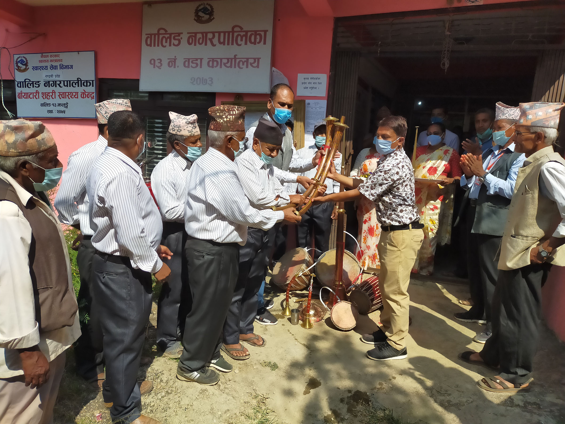 वडाध्यक्षद्वारा नौमती बाजा हस्तान्तर