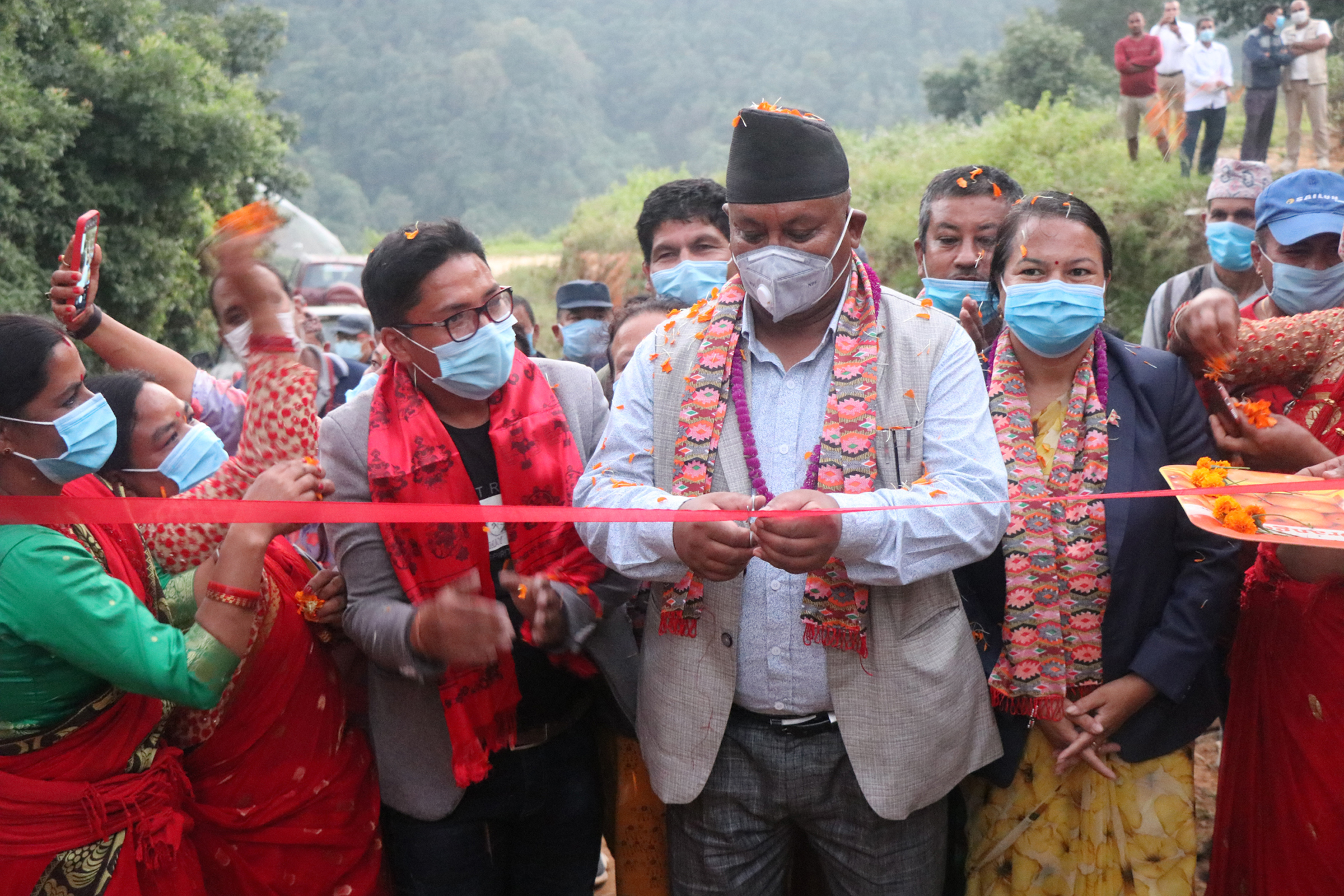 सूनपाका प्रमुख वासुदेव थापाद्वारा सामुदायिक होमस्टेको उद्घाटन