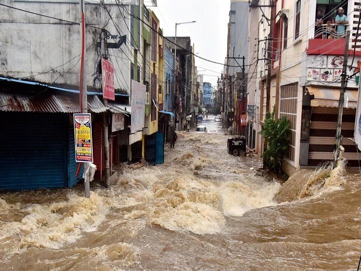Heavy rains kill 12 in Telangana