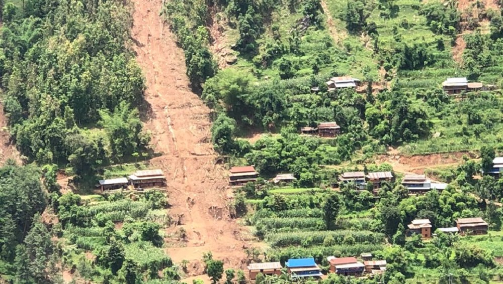 पहिरोबाट क्षति भएका र जोखिममा परेका एक हजार घर स्थानान्तरण गर्न सिफारिस