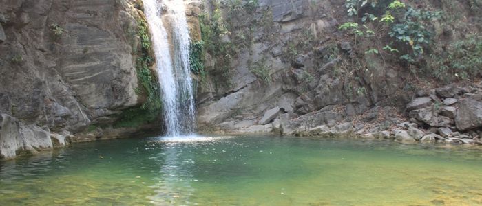 बतासे झर्ना आन्तरिक पर्यटकले भरिभराउ