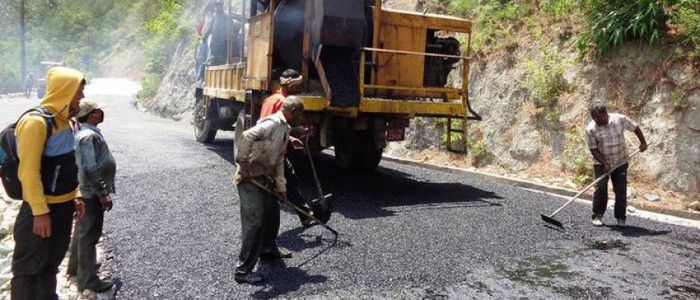 बागलुङ नगरका सडक धमाधम कालोपत्रे
