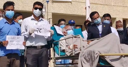 आठ बुँदे सहमतिपछि डा केसीको अनशन तोडियो