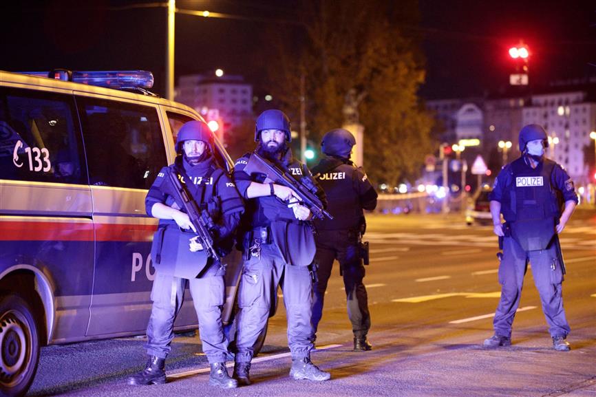Police confirm 3 dead, 15 seriously injured in Vienna attack
