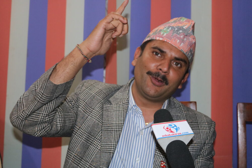 प्रचण्डलाई राष्ट्रिय युवा संघ नेपालका सह-संयोजक रमेश पौडेलको पार्टी फुटाउने जस्तो गलत काममा नलाग्न कडा चेतावनी