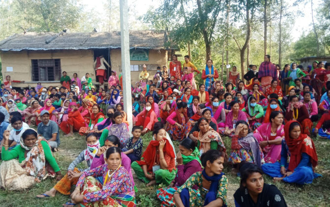 सामुदायिक वनको साधारण सभामा सहभागी उपभोक्ता