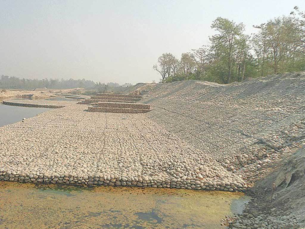 बबई नदी तटबन्धको काम तीव्र