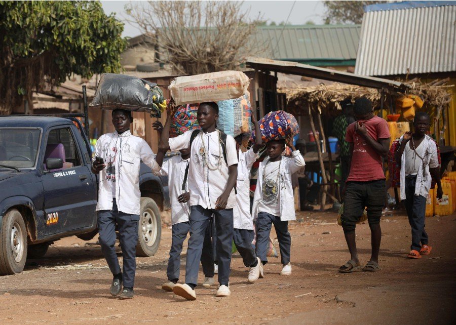344 abducted Nigerian students released : governor
