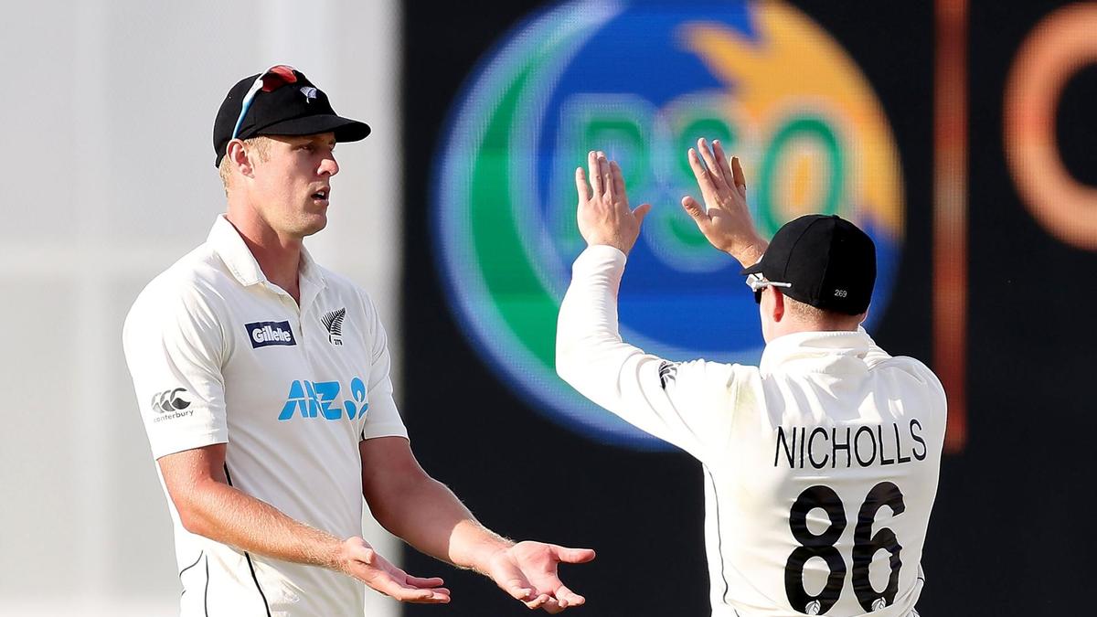 Jamieson takes five to blunt Azhar’s battling 93