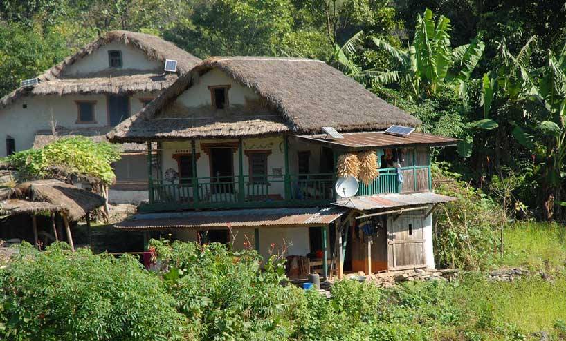 २९६ घरमा खरका छाना विस्थापित गरी कर्कटपाता