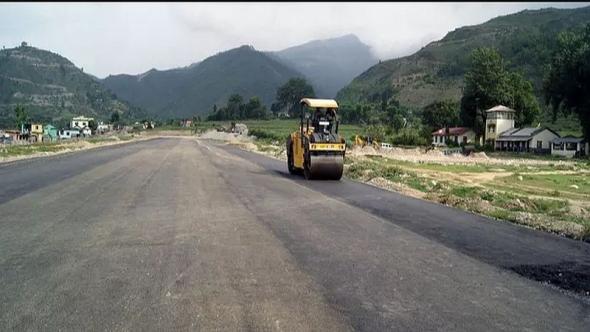 मध्यपहाडी लोकमार्ग र बलेवा विमानस्थल कालोपत्रको तयारी