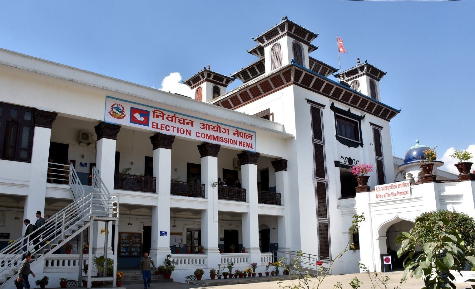 आचारसंहिता उल्लङ्घन गर्नेलाई आयोगको धमामध स्पष्टीकरण : हेर्नुस् को को परे ?