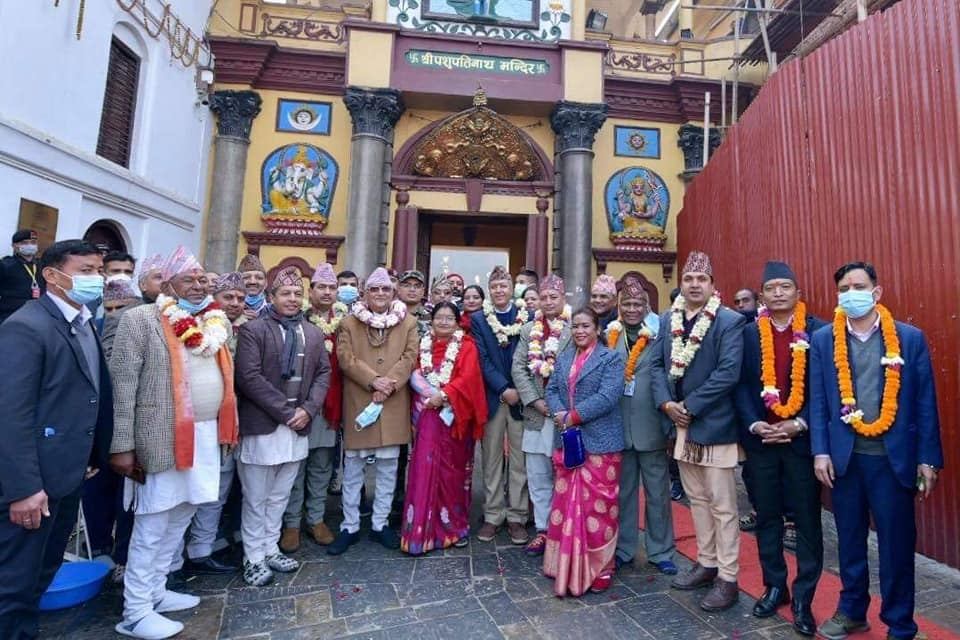प्रधानमन्त्री ओलीद्वारा पशुपतिनाथमा विशेष पूजासहित सवा लाख दीप प्रज्ज्वलन