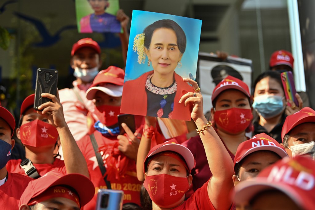 Japan urges Myanmar military to free Suu Kyi, restore democracy