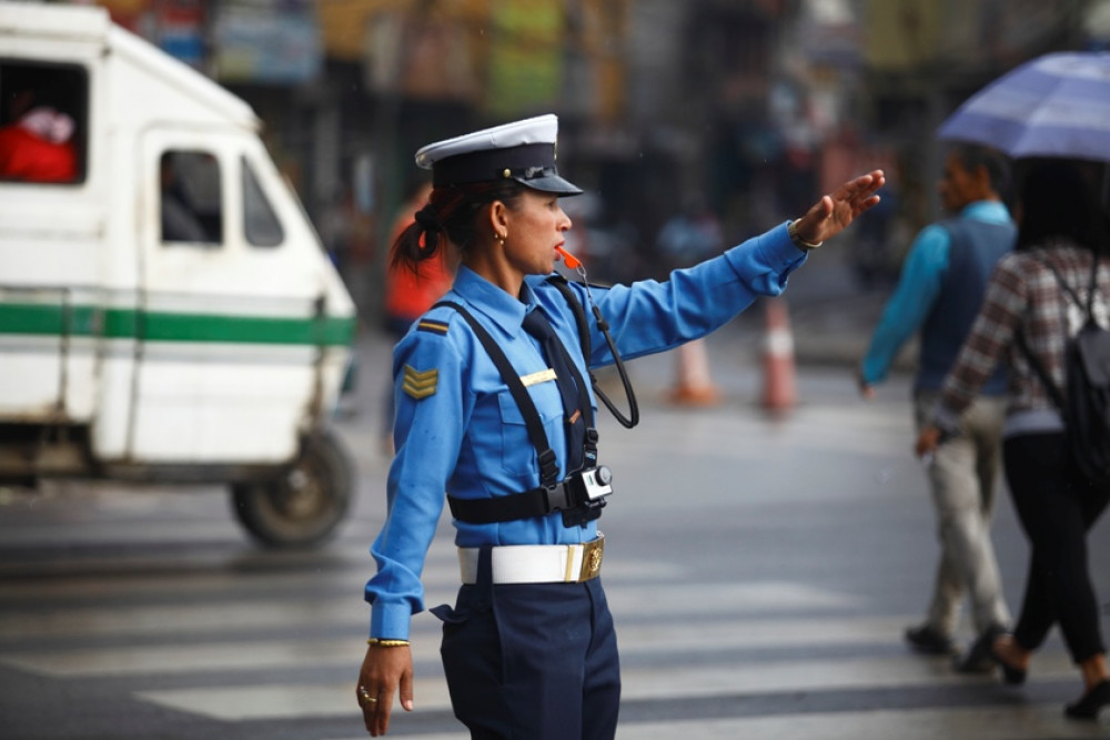 ट्राफिक नियम उल्लङ्घन गर्ने सवारी साधनमाथि कारवाही