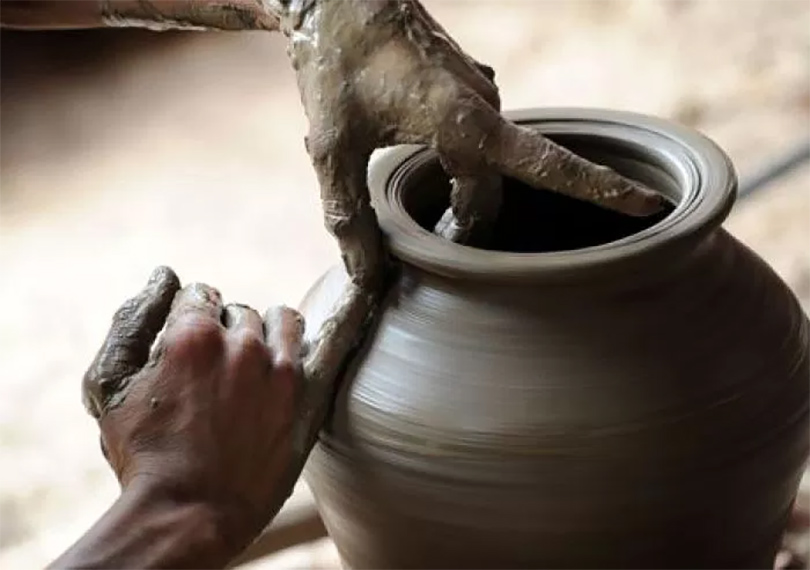 सन्ततिका हातमा सीप छाडेर जान चाहन्छन् कुम्हालेहरु