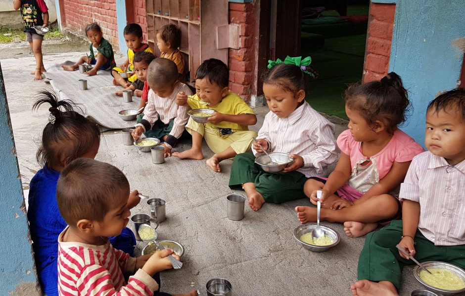 पर्वतका २८८ सामुदायिक विद्यालयमा दिवा खाजाको व्यवस्था