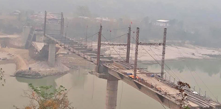 देवघाट पुलबाट खसेर एक कामदारको मृत्‍यु, ८ जना घाइते