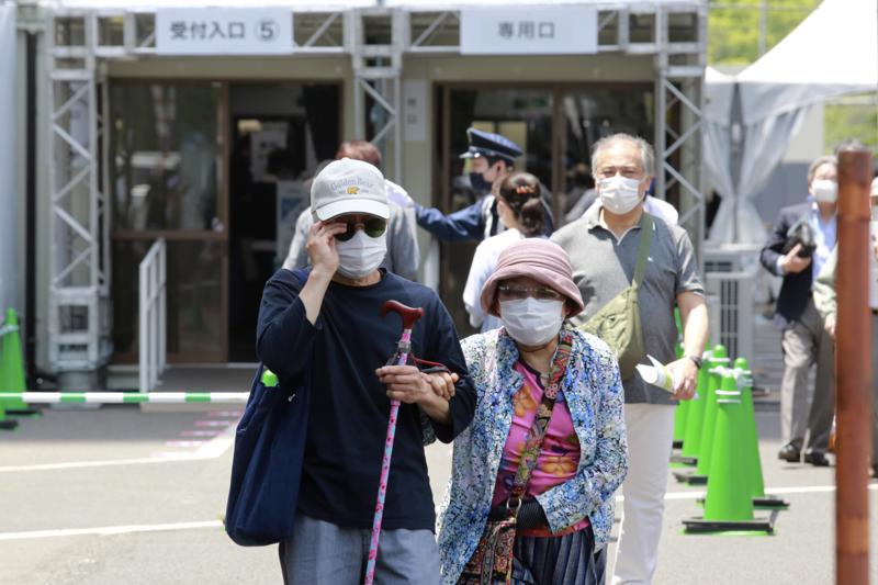 Japan opens mass vaccination centers in Tokyo, Osaka