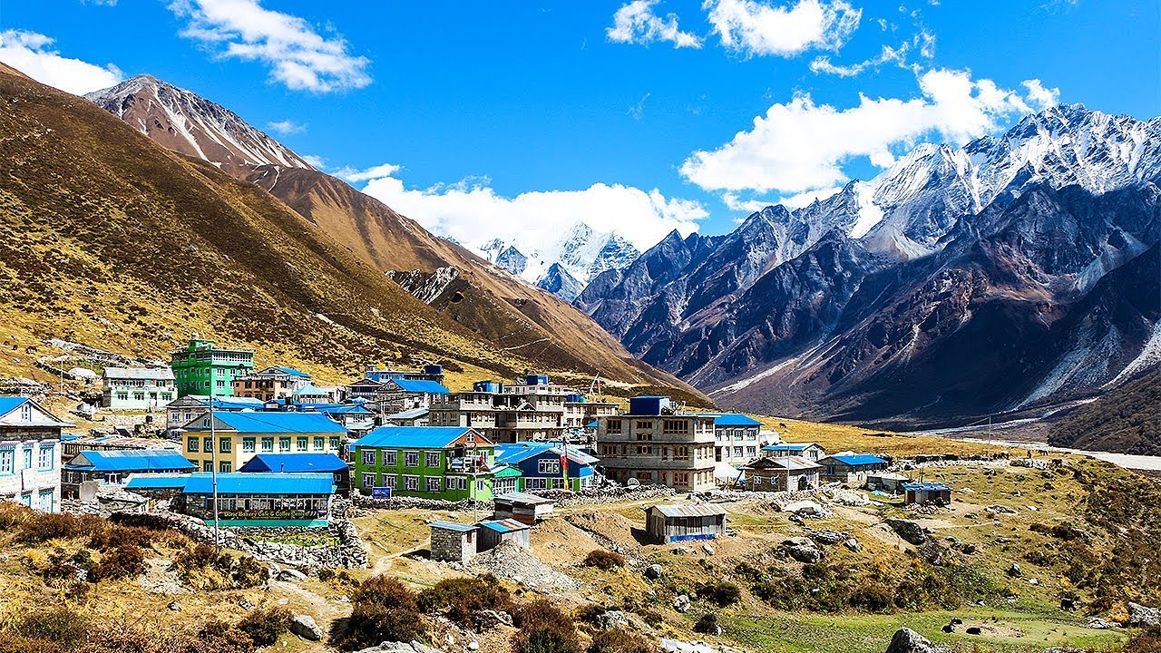 स्थानीय बासिन्दा एकपछि अर्काे बिरामी हुन थालेपछि लाङटाङमा स्वास्थ्यकर्मी परिचालन