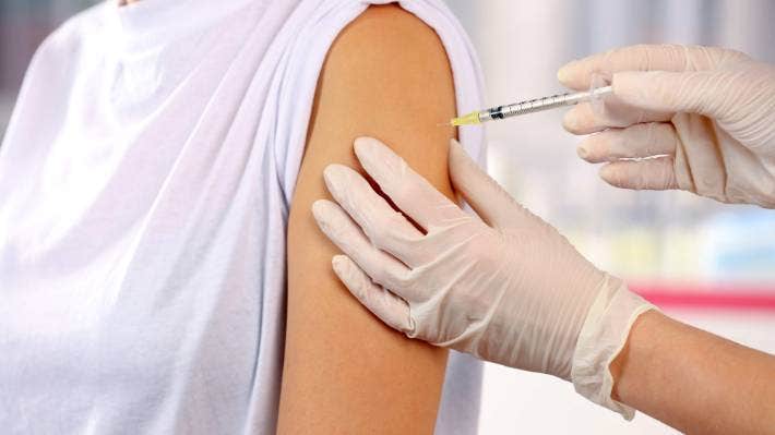 Australian doctors call for COVID-19 vaccine advertising campaign