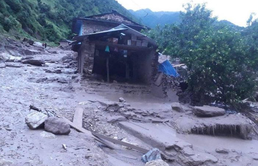 अविरल वर्षाका कारण काठेपुलसँगै बगायो पानीघट्ट