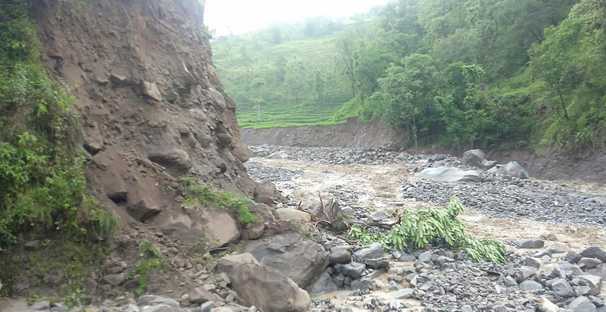 बैतडीका ३०  बस्ती पहिराको उच्च जोखिममा