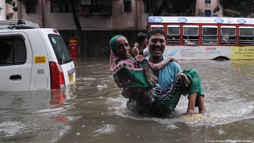 भारतमा बर्षापछिको बाढी पहिरोमा परी मृत्यु हुनेको सङ्ख्या १२४, उद्धार कार्य जारीे