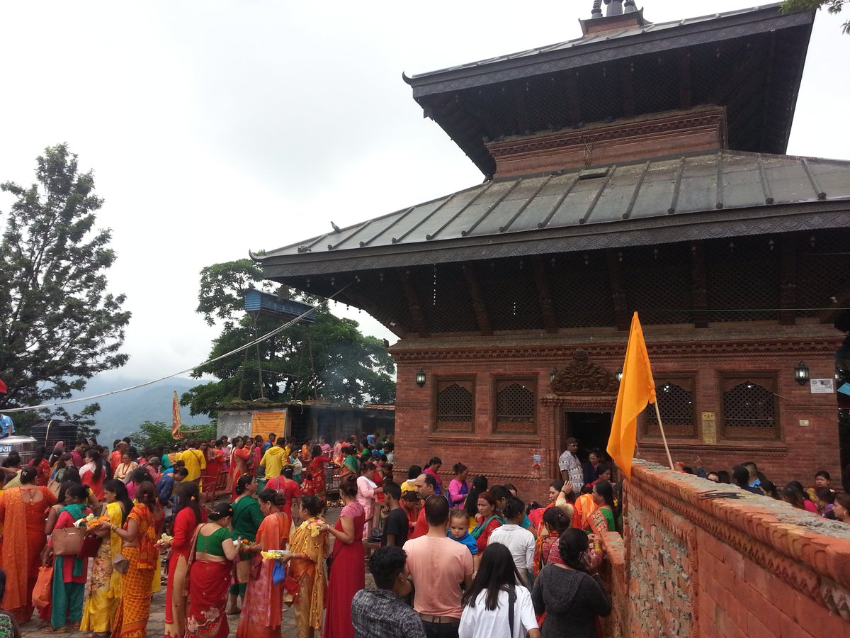 गोदावरीको सन्तानेश्वर र सिद्धेश्वरमा भक्तजनको घुइँचो
