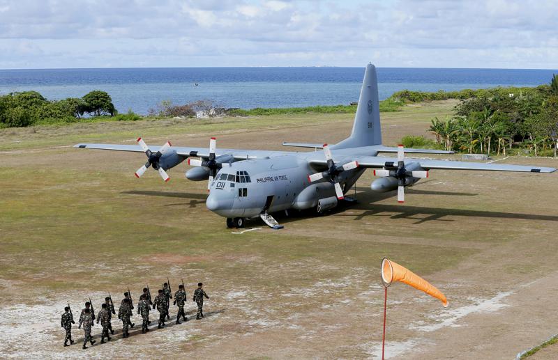 17 killed in Philippine military plane crash