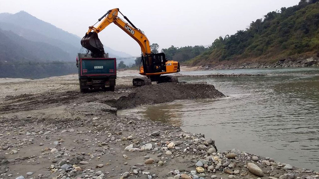 कालीगण्डकीको अवैध दोहन गरी बालुवा चोरी
