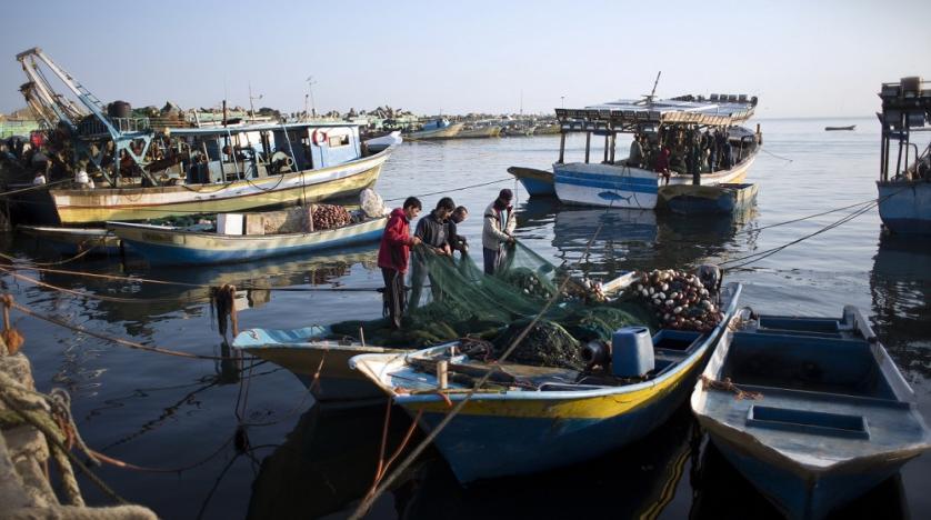 Israel restores Gaza fishing limit, aid imports