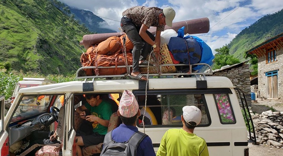 कोरोनाको जोमिख भन्दै मनपरी भाडा असुल्दै, यातायात व्यवसायी