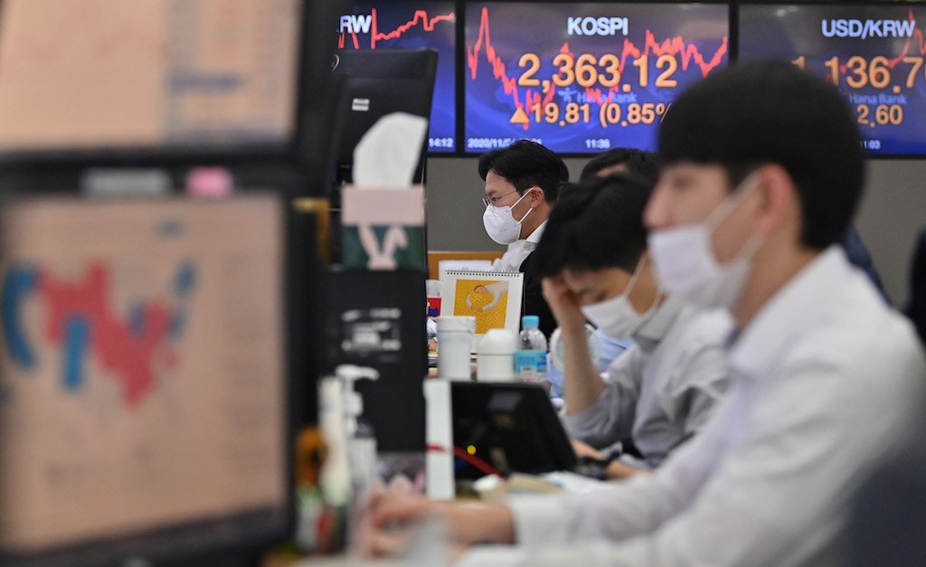 Asian markets struggle as traders turn focus to Powell speech