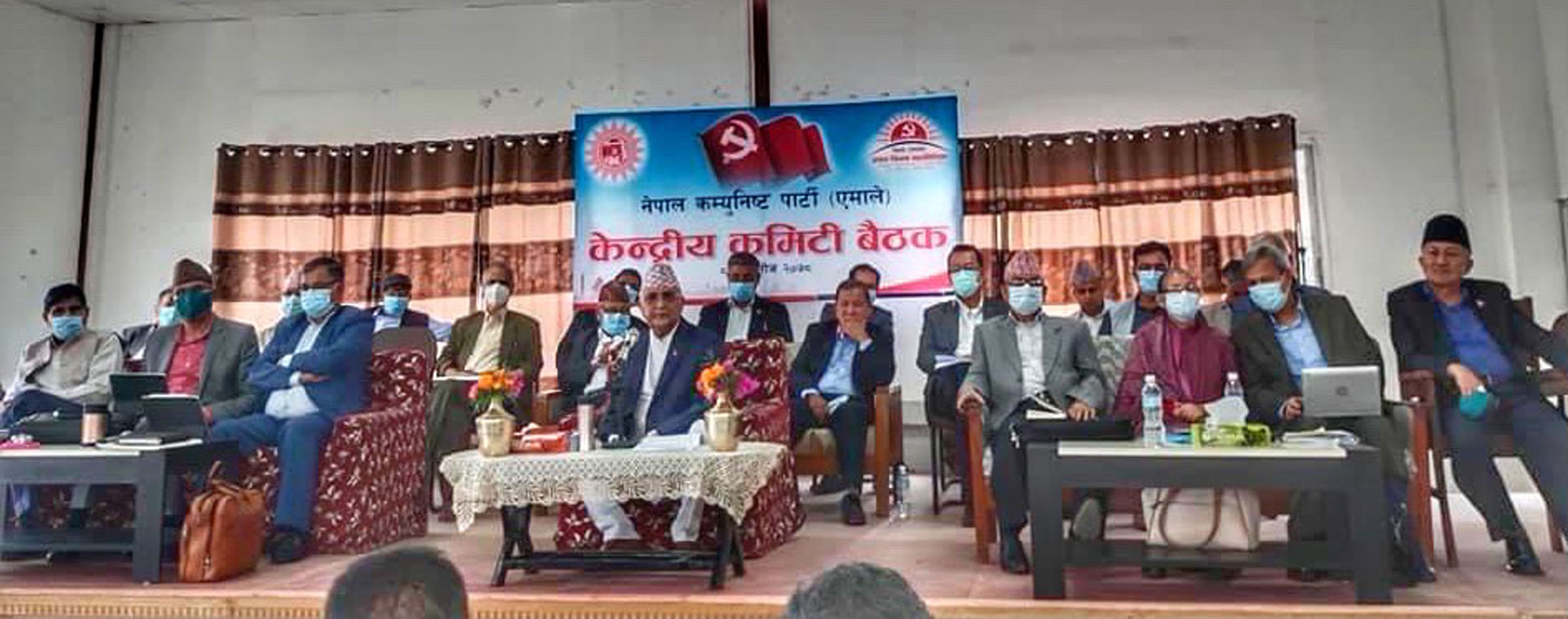 एमाले बैठक : प्रतिवेदनमा सुझावका लागि समूह विभाजन