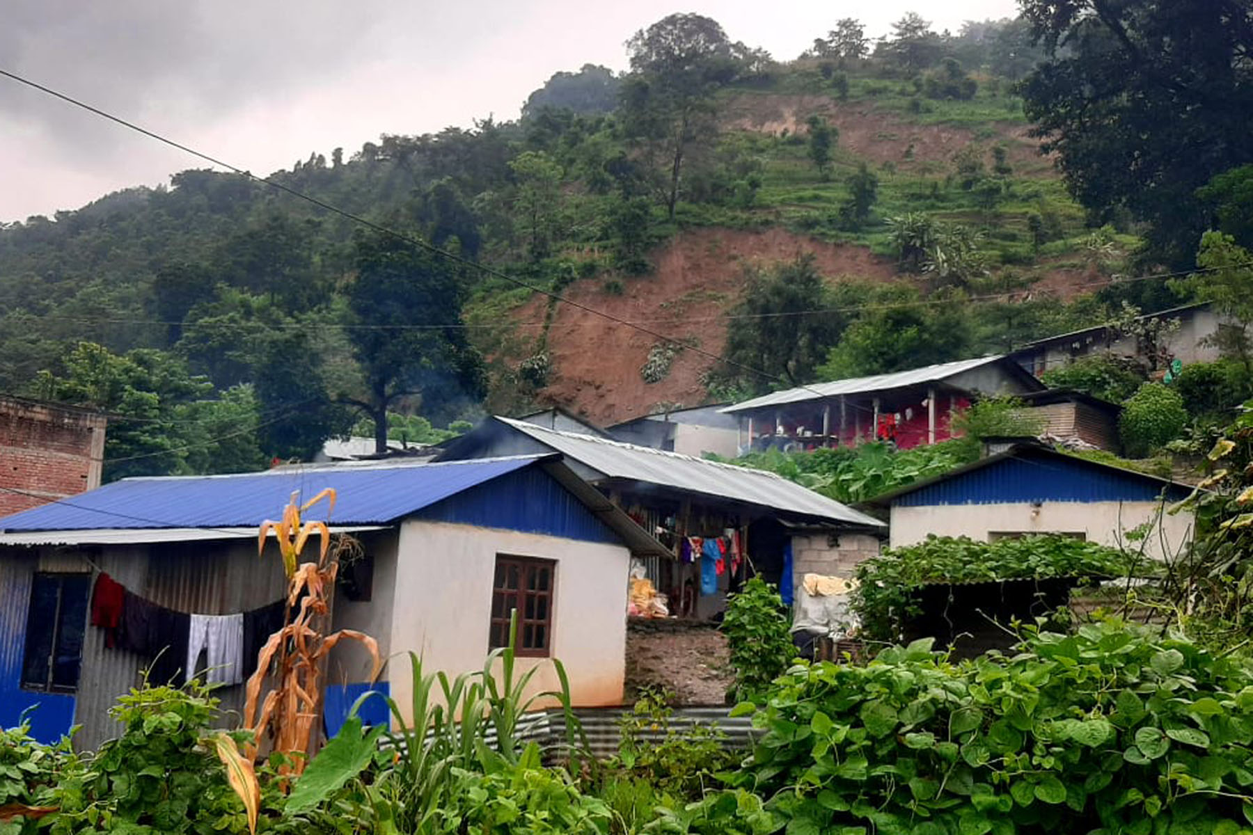 दनुवार गाउँमा पहिरो