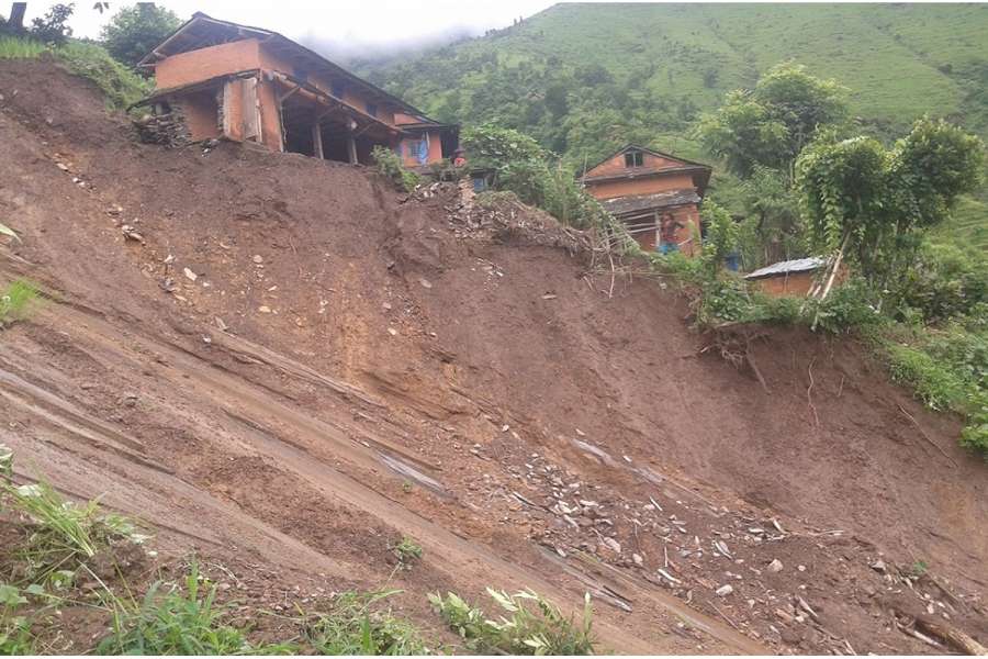 पहिराका कारण नौ घर उच्च जोखिममा