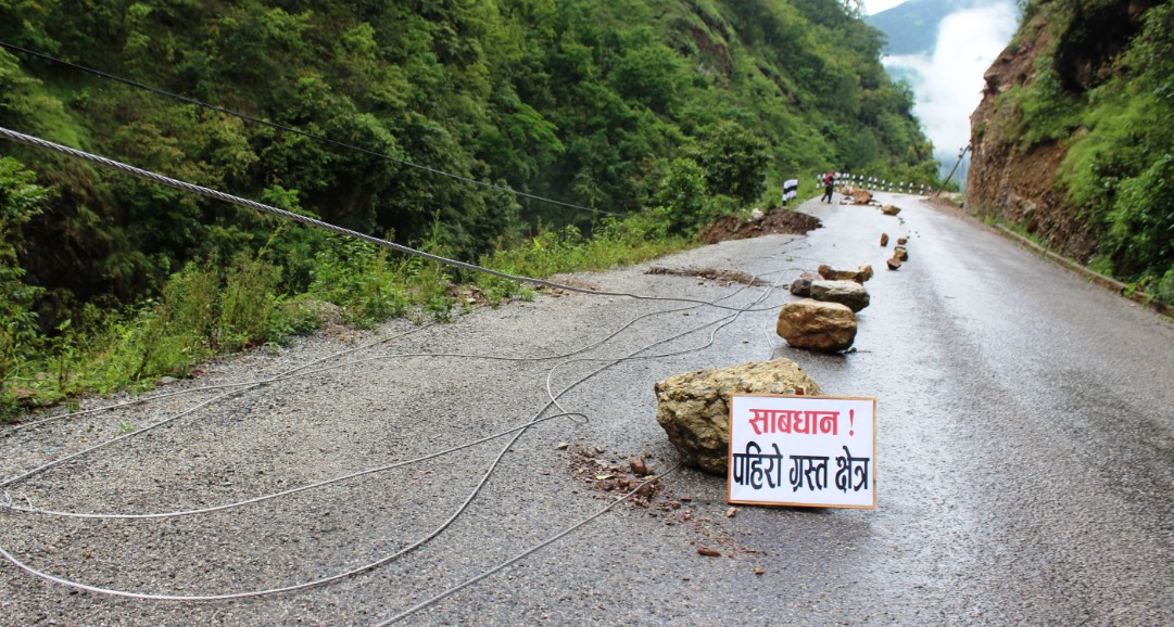 अवरुद्ध पोखरा–बागलुङ सडक खुल्न अझै दुई दिन लाग्ने