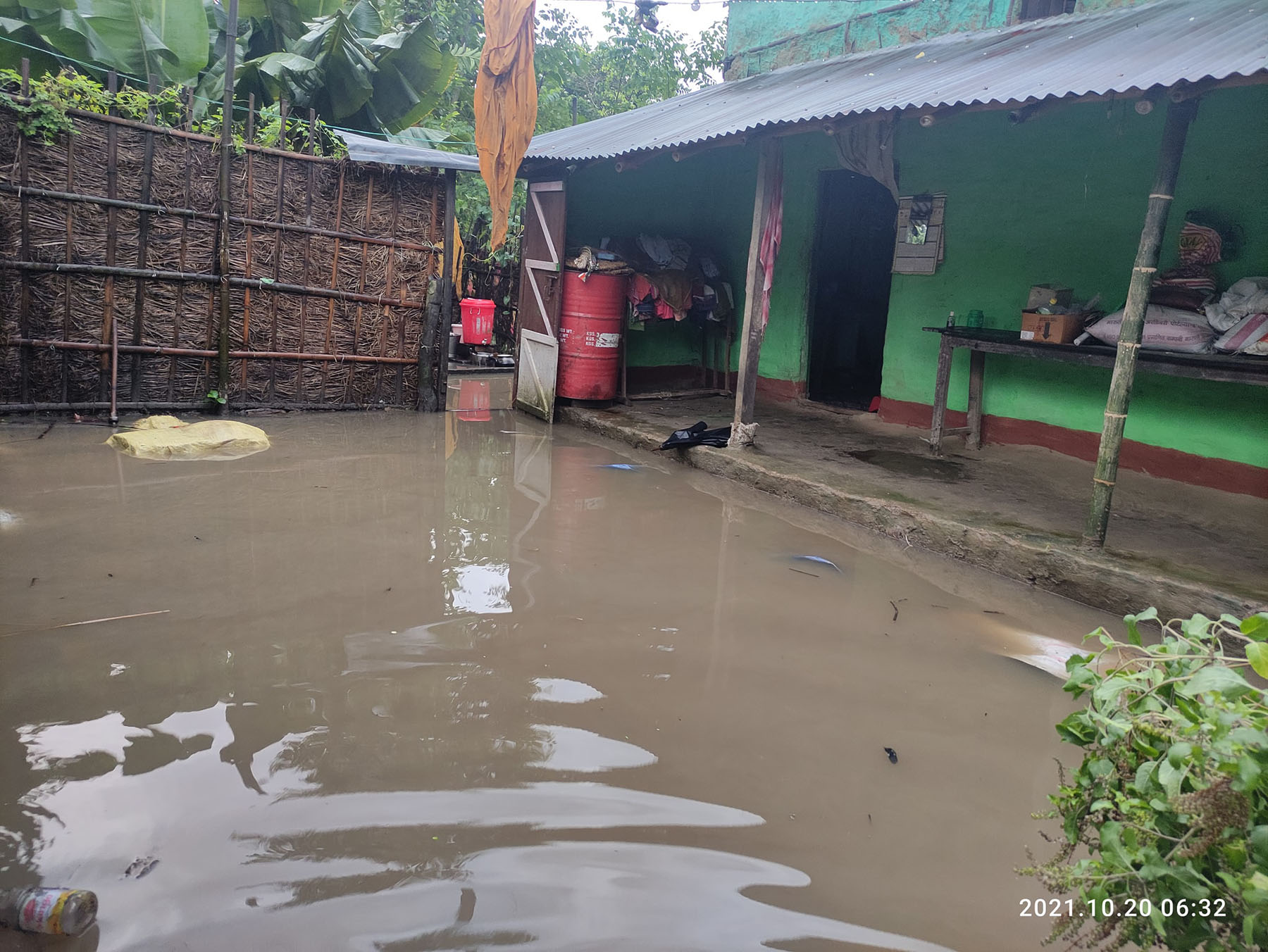 वर्षाले झापामा ३६१ परिवार विस्थापित