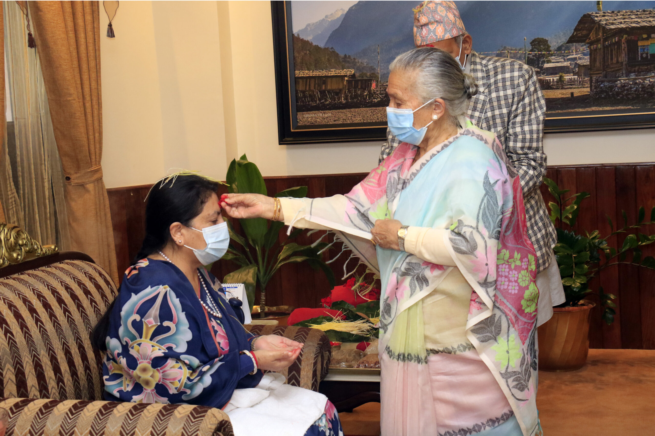 राष्ट्रपतिबाट विजयादशमीको टीका ग्रहण(फोटो फिचर)