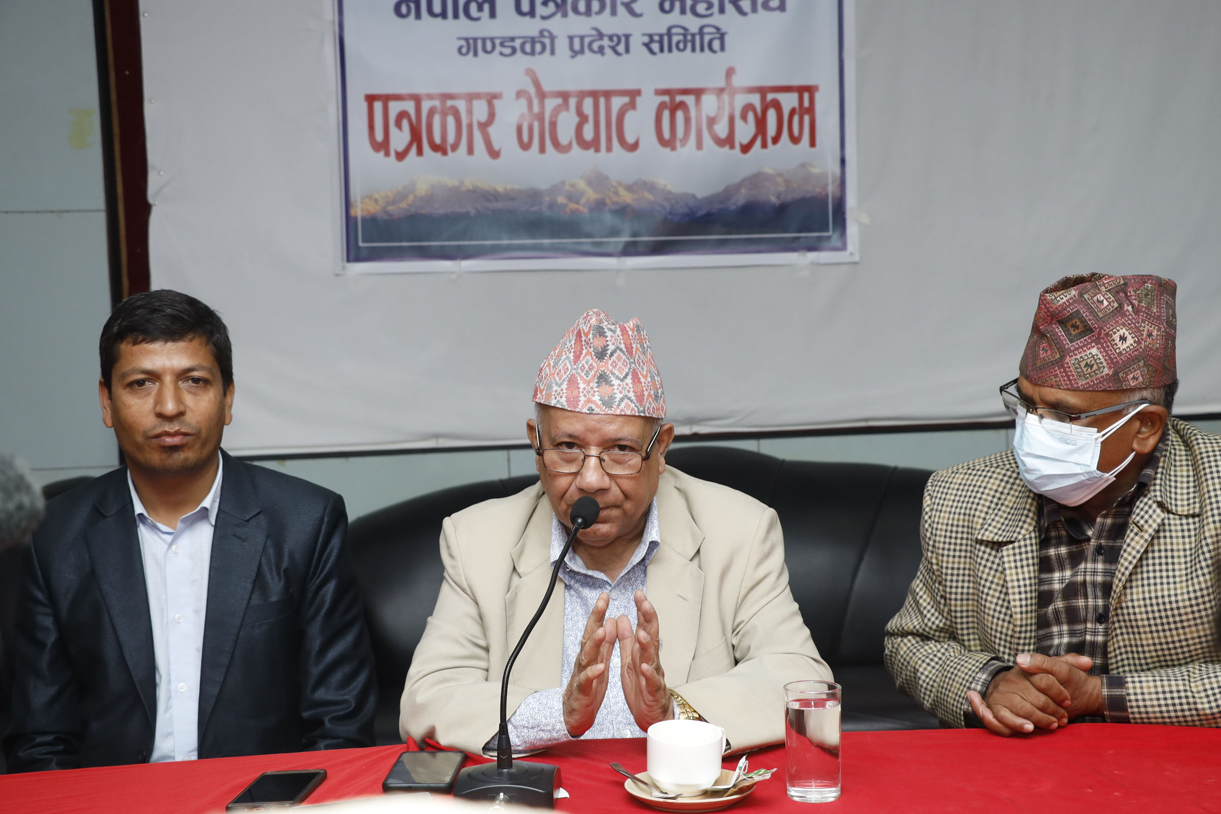 निर्वाचनमा केपी ओलीलाई पत्तासाफ नगरेसम्म गठबन्धन रहन्छ : माधवकुमार नेपाल