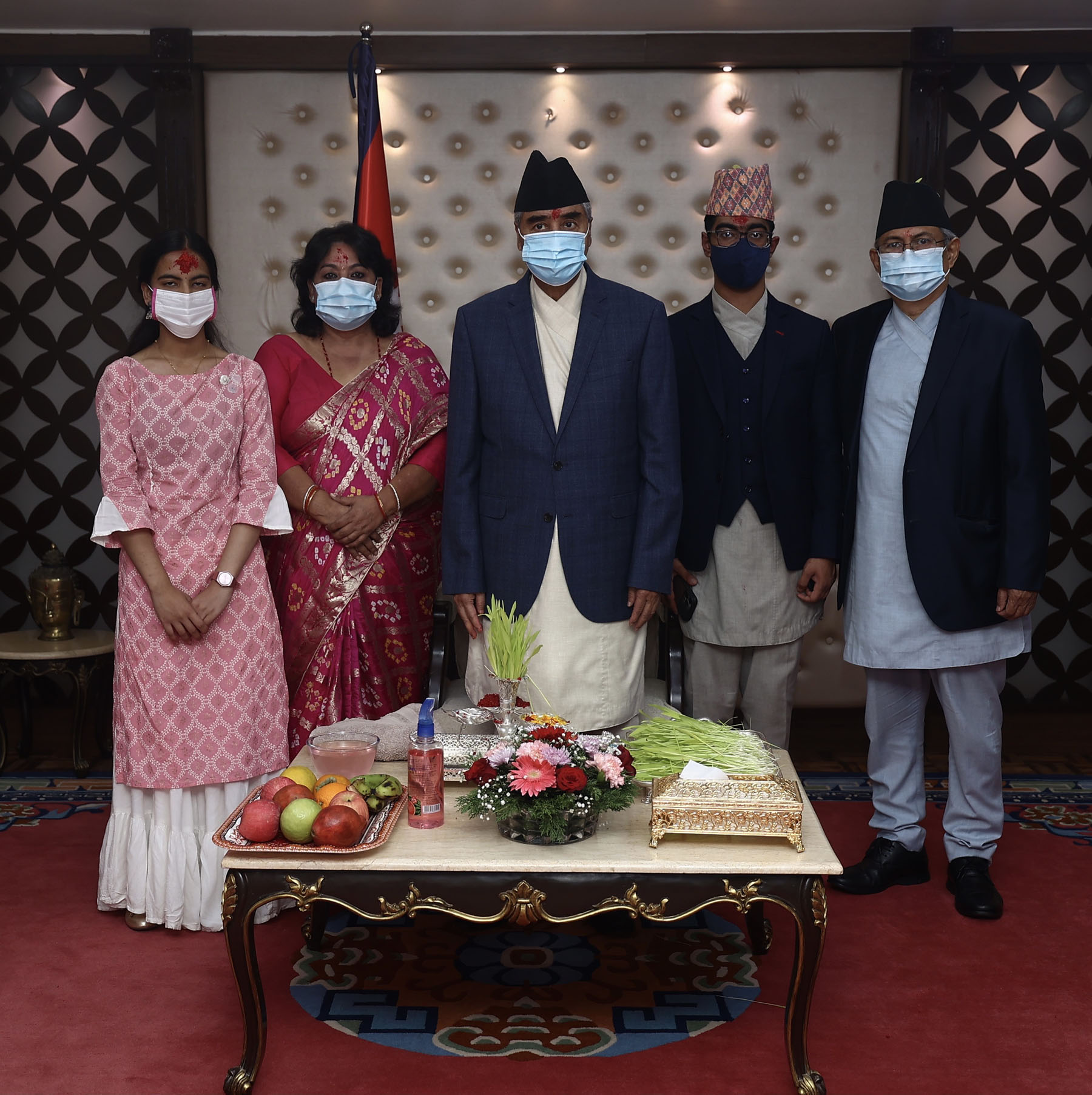 फोटोमा हेर्नुस् प्रधानमन्त्री शेरबहादुर देउवाको दशैँ(फोटो फिचर)