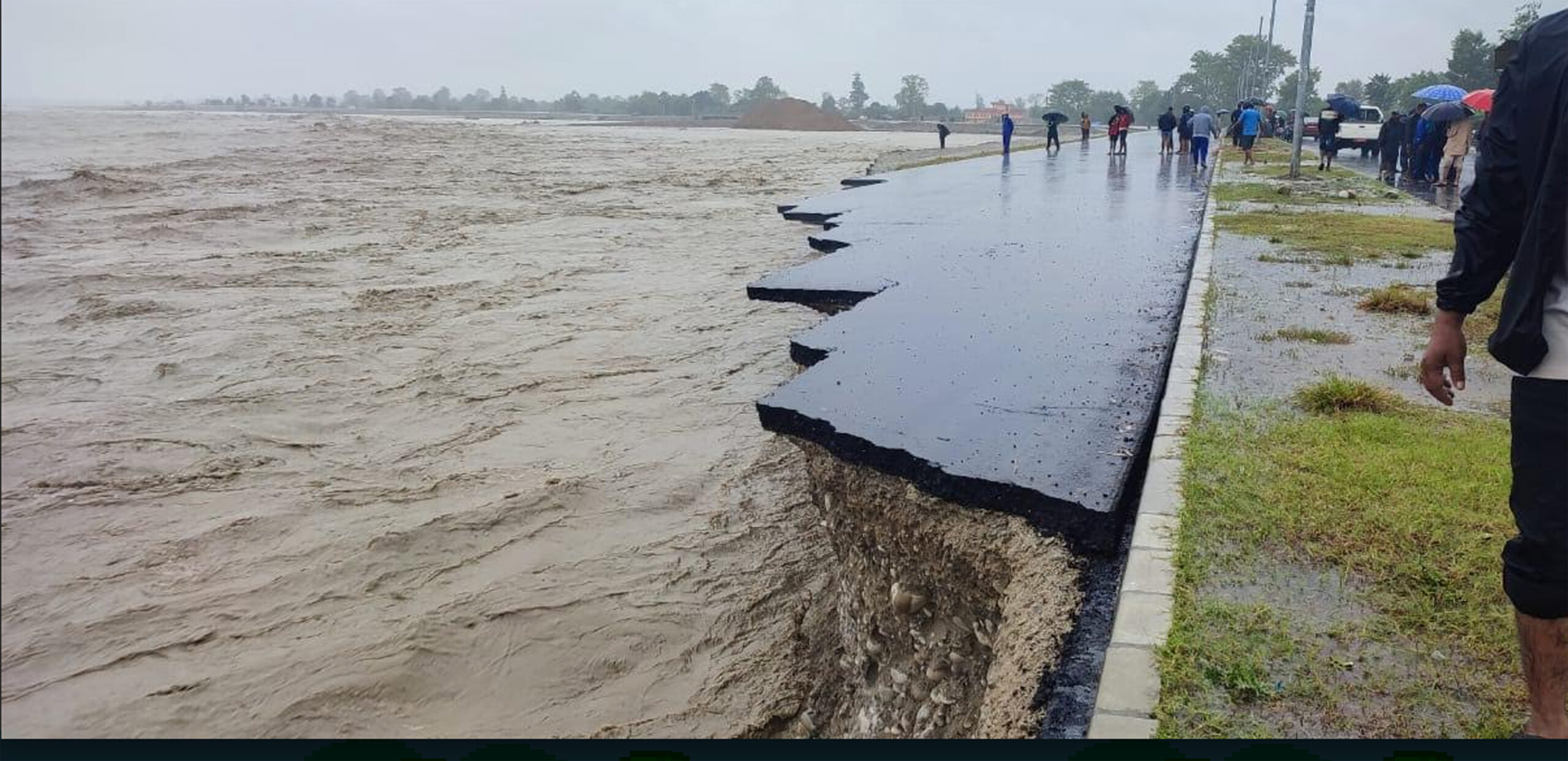 बेमौसमी वर्षाको पीडा : १८ को मृत्यु, ३३ सम्पर्कविहीन