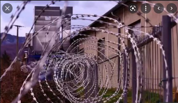 Over 800 inmates escape following gunmen attack in SW Nigeria — official