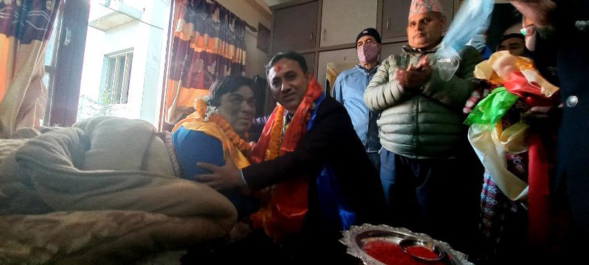 नवनिर्वाचित महामन्त्री शर्माद्वारा सशस्त्र द्वन्द्वका घाइतेलाई सम्मान