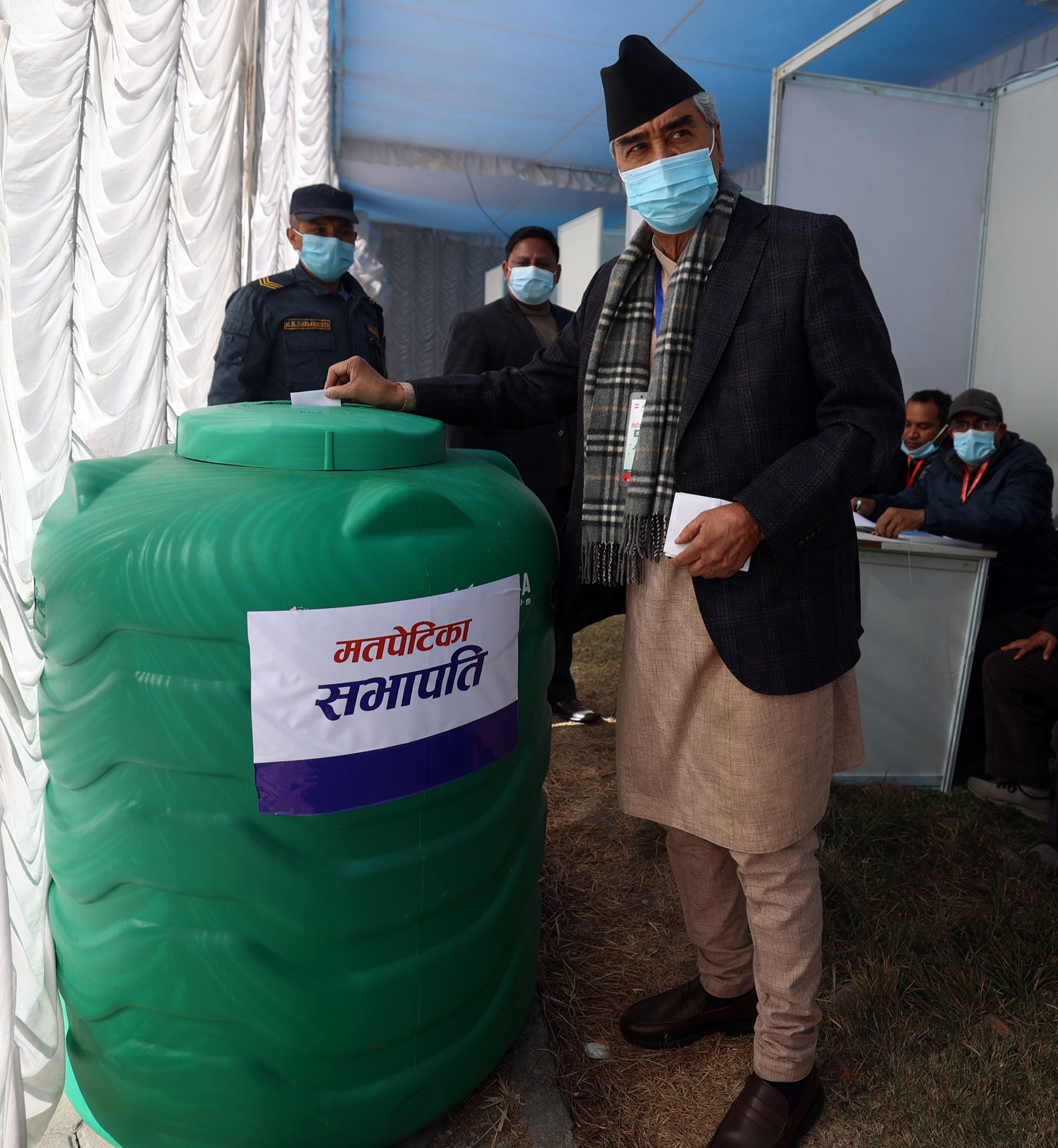 कांग्रेस सभापतिका लागि पुनःमतदान सुरुः प्रधानमन्त्रीद्वारा मतदान