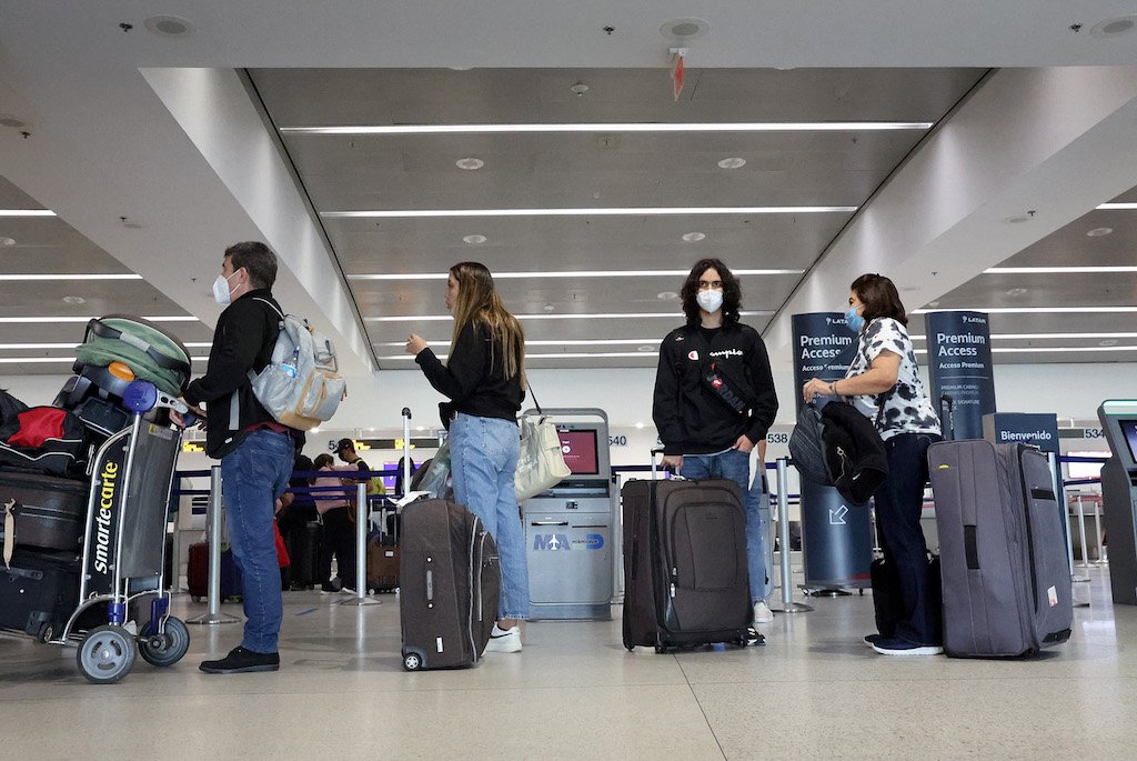 US airport chaos as more than 2,700 flights cancelled
